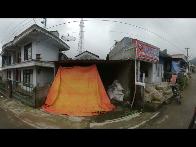 ADEM Suasana Jl Lapangan Desa Batur Banjarnegara