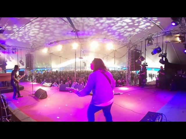 360 stage view Davy Knowles - Riverbed -   live recorded at "Moulin Blues festival (NL) - 6 may 2017