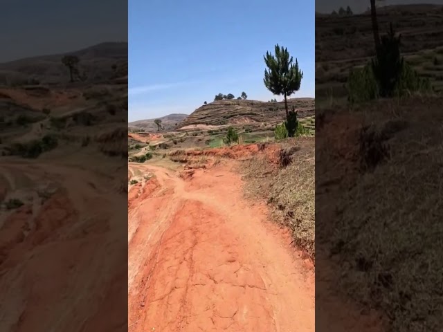 Balade à vélo à Madagascar.En entier et en qualité 4K sur ma chaîne.