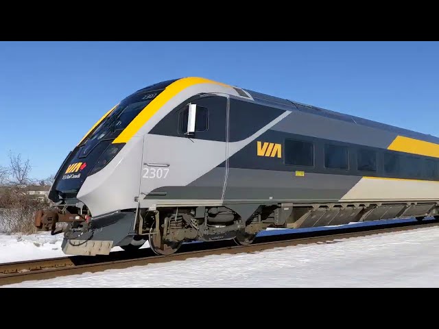 Siemens Venture trainset passing at 140km/h westbound to Toronto.