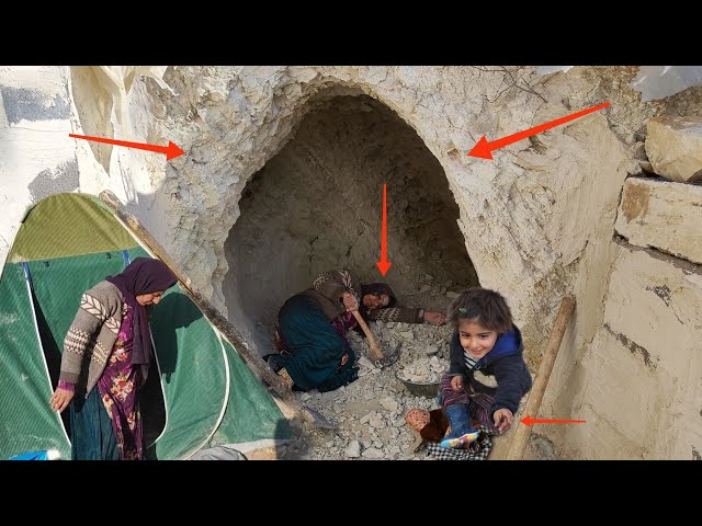 Angel of salvation in the mountains: Digging alone by a single mother