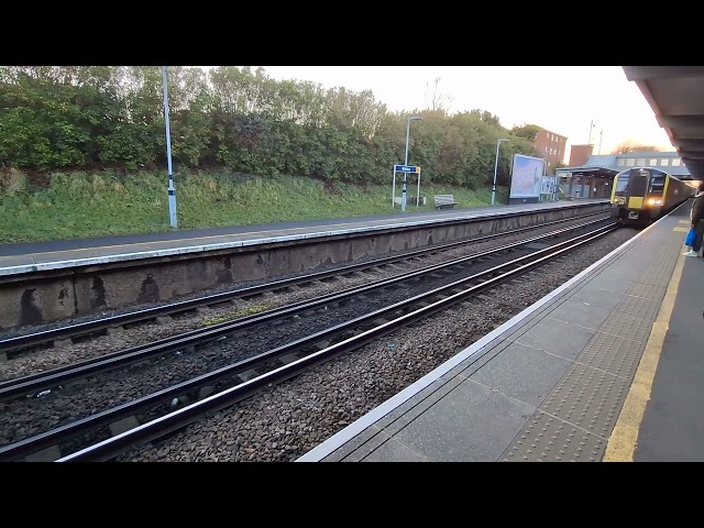 South Western Railway 450087 + 450120 Arriving Whitton