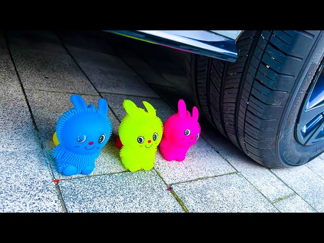 Aplastando Cosas Crujientes con el Coche | Experiment: Sandia vs. Rueda de Cochet