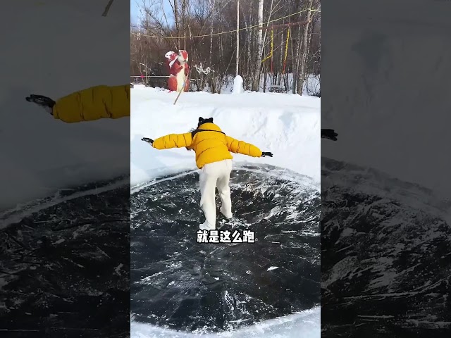 Le piège de neige le plus glissant jamais vu ! 😱❄️ #shorts #ShortsViral #Viral