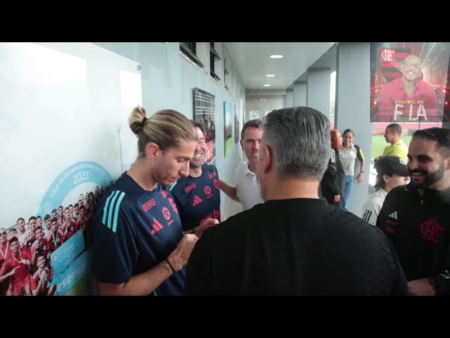 VEJAM IMAGENS DA REAPRESENTAÇÃO E DO PRIMEIRO DIA DE TREINO DAS ESTRELAS DO FLAMENGO