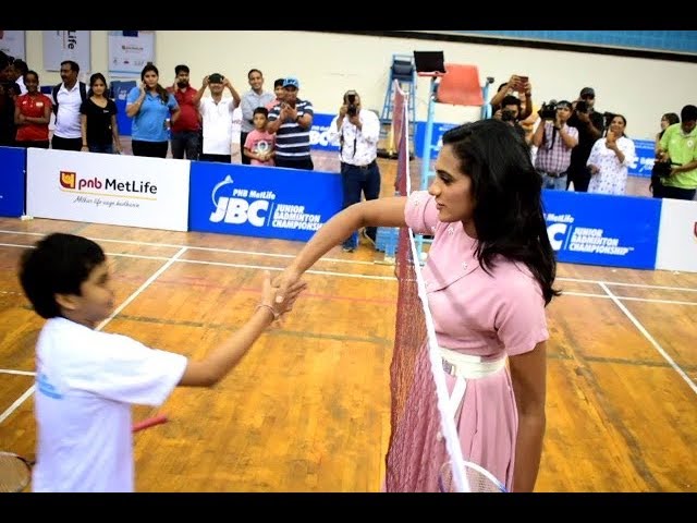 PV Sindhu plays with young badminton enthusiasts in Delhi| #JBC #JuniorBadmintonChampionship