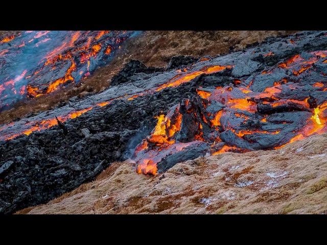 Lava Downhill Race - Fagradalsfjall eruption in Iceland 2021 - 4K