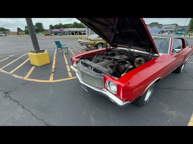 Ukrainian Trucker in the USA - exhibition classics cars