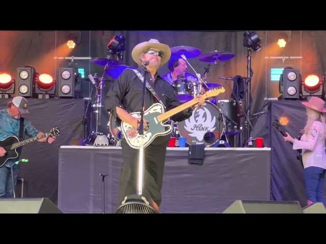 Hank Williams jr live at the Jackson County Fair