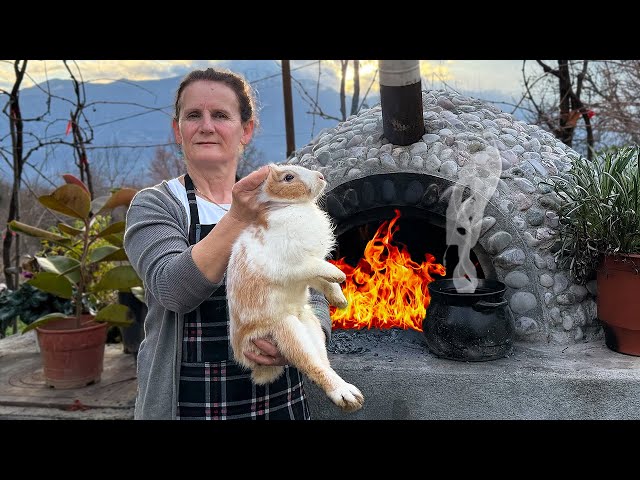 Albanian Rabbit Çomlek – A Traditional Village Feast! 🐇🔥🍲🇦🇱