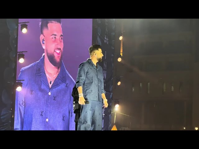 Bhumi ko Diya surprise Karan Aujla Delhi Concert ​⁠@KaranAujlaOfficial