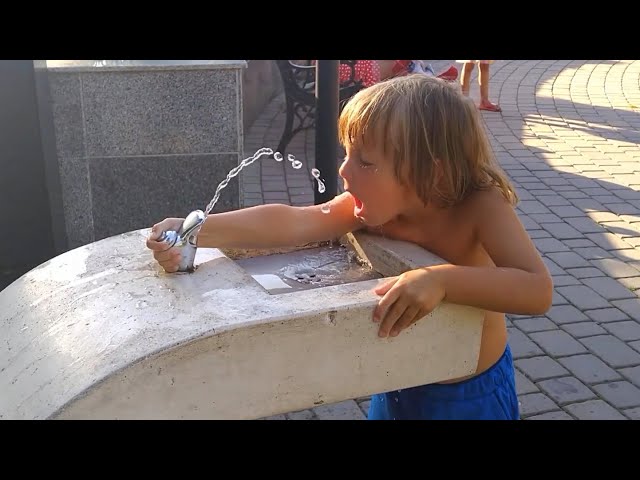 3 years old Boy was ubable to drink Water from Street Drinking Fountain and his older sister helps