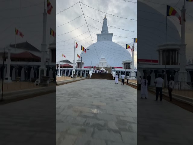 SPORTTROTTER OFF-ROADS (Anuradhapura Buddha Stupa)