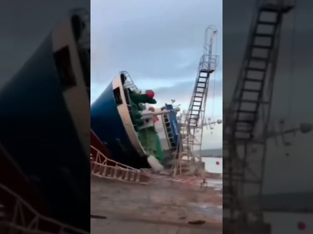 That's gonna leave a mark #short #ship #fail #crash #boat #boating #cargoship #fall #shorts #broken