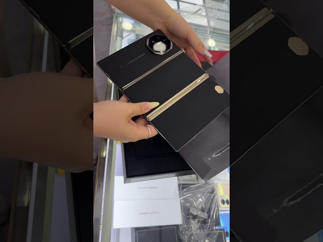 "Unboxing Huawei Mate XT: Stunning New Phone" 😳 #shorts