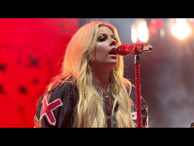 Avril Lavigne - My Happy Ending (Live)