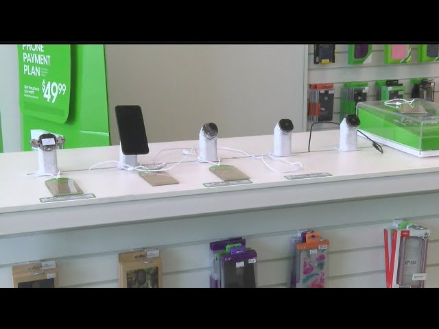 Salem police need help finding suspects of Cricket Wireless break-in