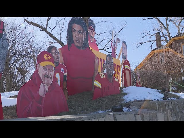 Kansas City area artist enhances Chiefs art display ahead of AFC Championship