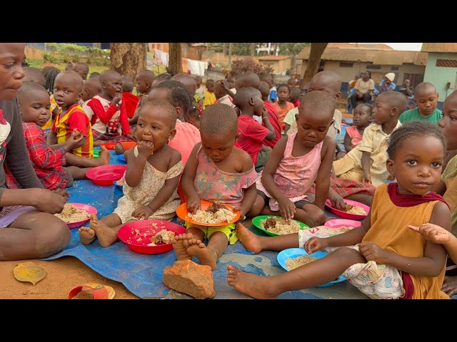 Lunch for 250 Children in Uganda 🇺🇬 #shortsfeed #africa #food #video #love #duet #usa #viralvideo