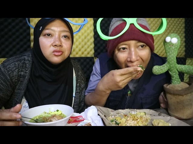 Makan Sahur di Kampung Nasi Campur Soto dan Ayam Goreng