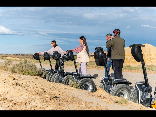 Como se conduce un segway. Excursiones por desierto de las Bardenas de Navarra (España).