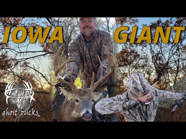 Giant Iowa Whitetail With A Bow / Self-Filmed #hunting