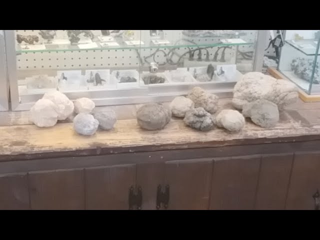 Cracking Geodes On A Livestream - For Giggles!