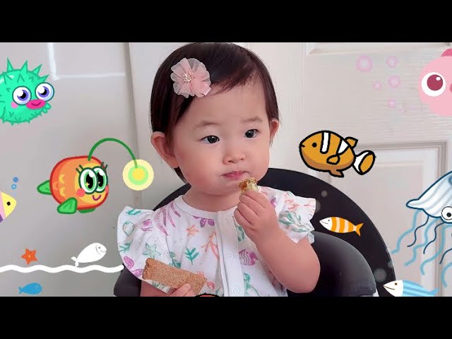 Baby Valerie dip biscuit in berry juice (breakfast) #babyvalerie 1yo baby cute & funny eating moment