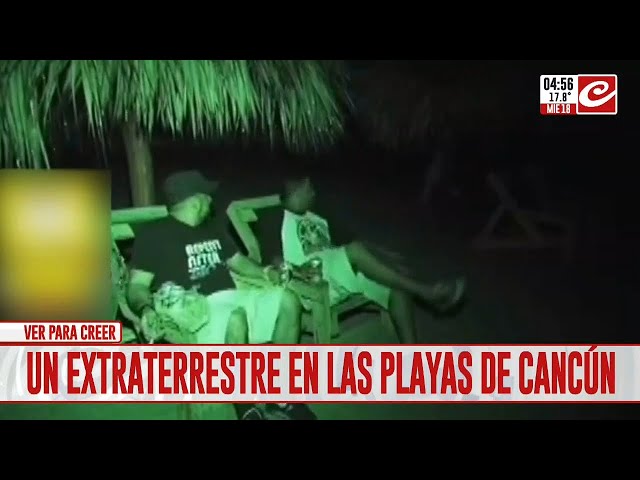 ¡Filman extraterrestre deambulando por las playas de Cancún!