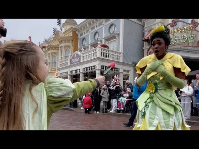 Prince Naveen gives Tiana a rose #disney #disneyland #disneylandparis #dlp #tiana