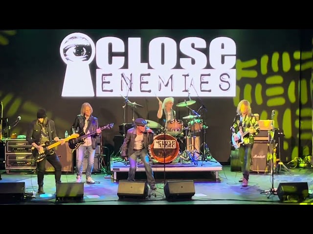 Close enemies/sound of a  train/the Rex theater/manchester/Hampshire