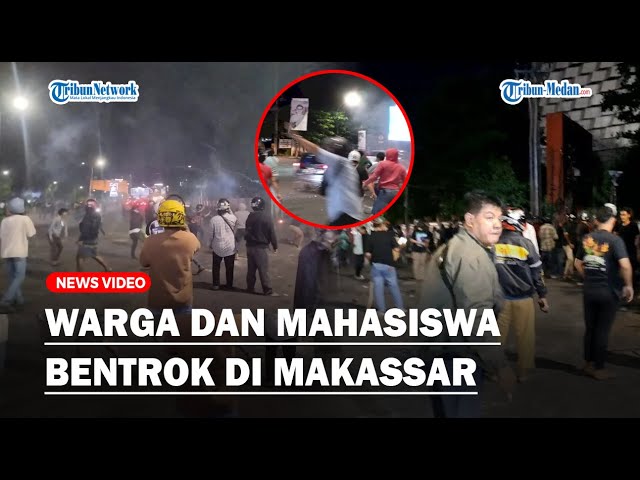 🔴BREAKING: RICUH❗WARGA BENTROK DENGAN MAHASISWA Pendemo di Makassar, Pagar Kampus Jebol