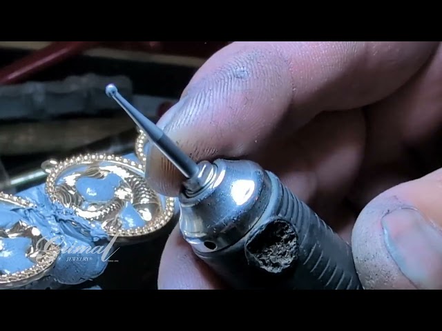 Proceso de Fabricación de Medallas del Zodiaco en Grimal Joyeria