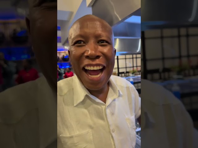 He want to groove, & want to be south african president #juliasmalema