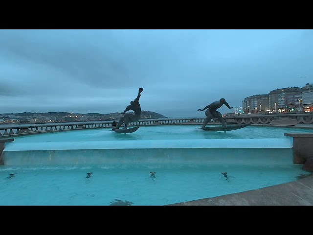 Fuente de los surfistas. A Coruña (VR180 3D)