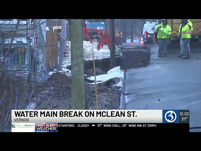 VIDEO: Officials work on water main break