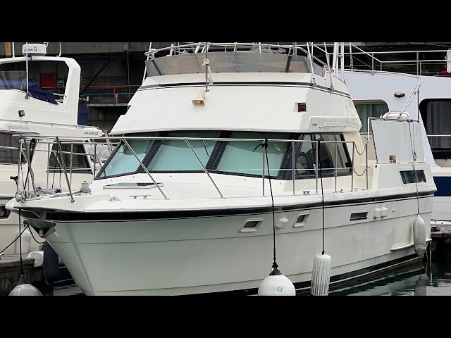 Hatteras 40DC Interior Tour - in Virtual Reality!