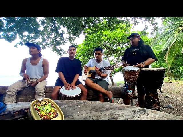 JOHNNY BIG MOUTH / by - DON CARLOS🤙 (GITAMBOL🎸🪘 VERSION) Live Cover by KALUMAD💚💛❤️ @ LANIPAO Beach