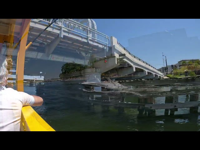 Enjoy Riding water taxi around downtown Tampa.Florida ຂີ່ເຮືອແທກຊີ້ຊົມວິວເມືອງດາວທາວແທມປ້າ USA 🇺🇸