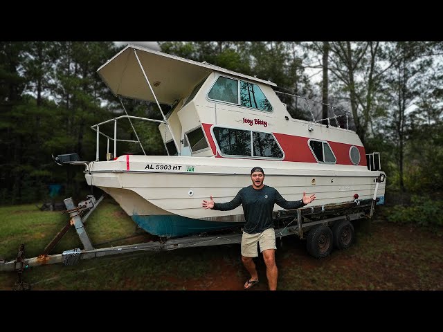 I Bought A $3,000 HOUSEBOAT From Facebook Marketplace! (massive restoration project)