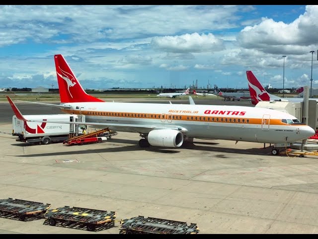 Qantas Business Class - B737-800 - "Retro Roo" - Brisbane to Sydney - Flight Report