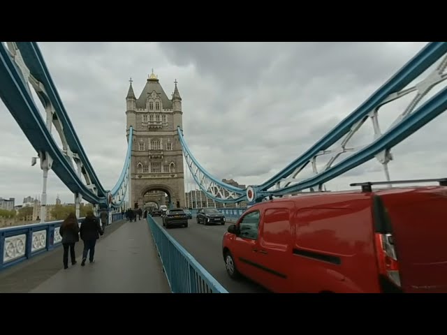 Tower Bridge - Approaching from South VR180