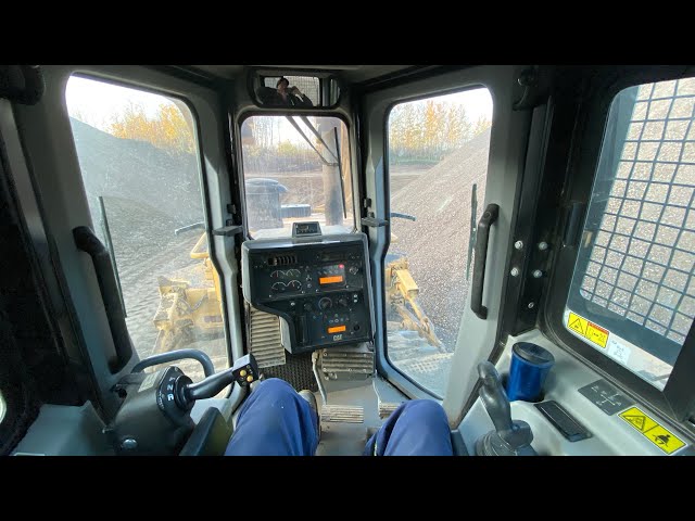 How to operate a bulldozer (Cat D7R)