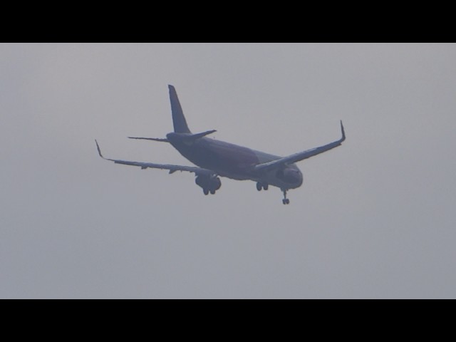 Wizz Air Airbus A321 HA-LXQ landing approach Hamburg Finkenwerder