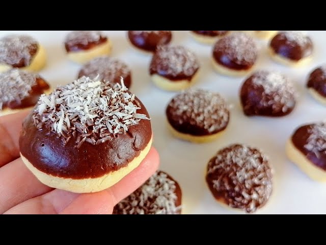 This cookies melt in your mouth! Incredibly delicious with few ingredients! easy cookies!!