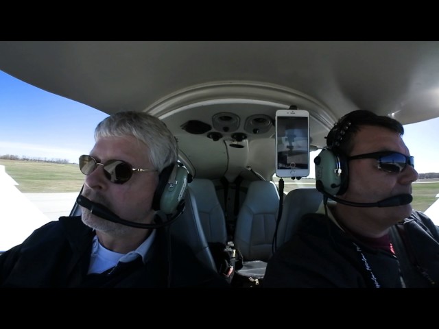 Landing at CYKF in Diamond DA40 (360 Video)