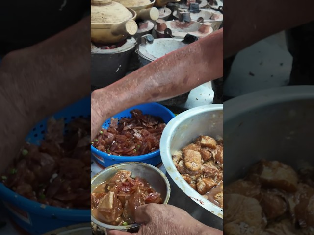 BURNT ARMS Chef Makes $2 Claypot Rice in Kuala Lumpur!