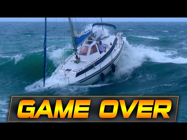 CAPTAINS TRAPPED IN TERRIBLE STORM WITH IMPRESSIVE WAVES  | BOAT ZONE