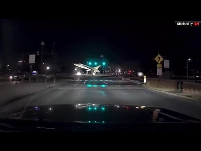 Washington D.C. plane crash | Dashcam video shows moment of collision