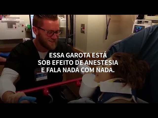 Essa garota anestesiada deixou o enfermeiro muito envergonhado 🤣